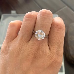 Classic brilliant gemstone wedding ring